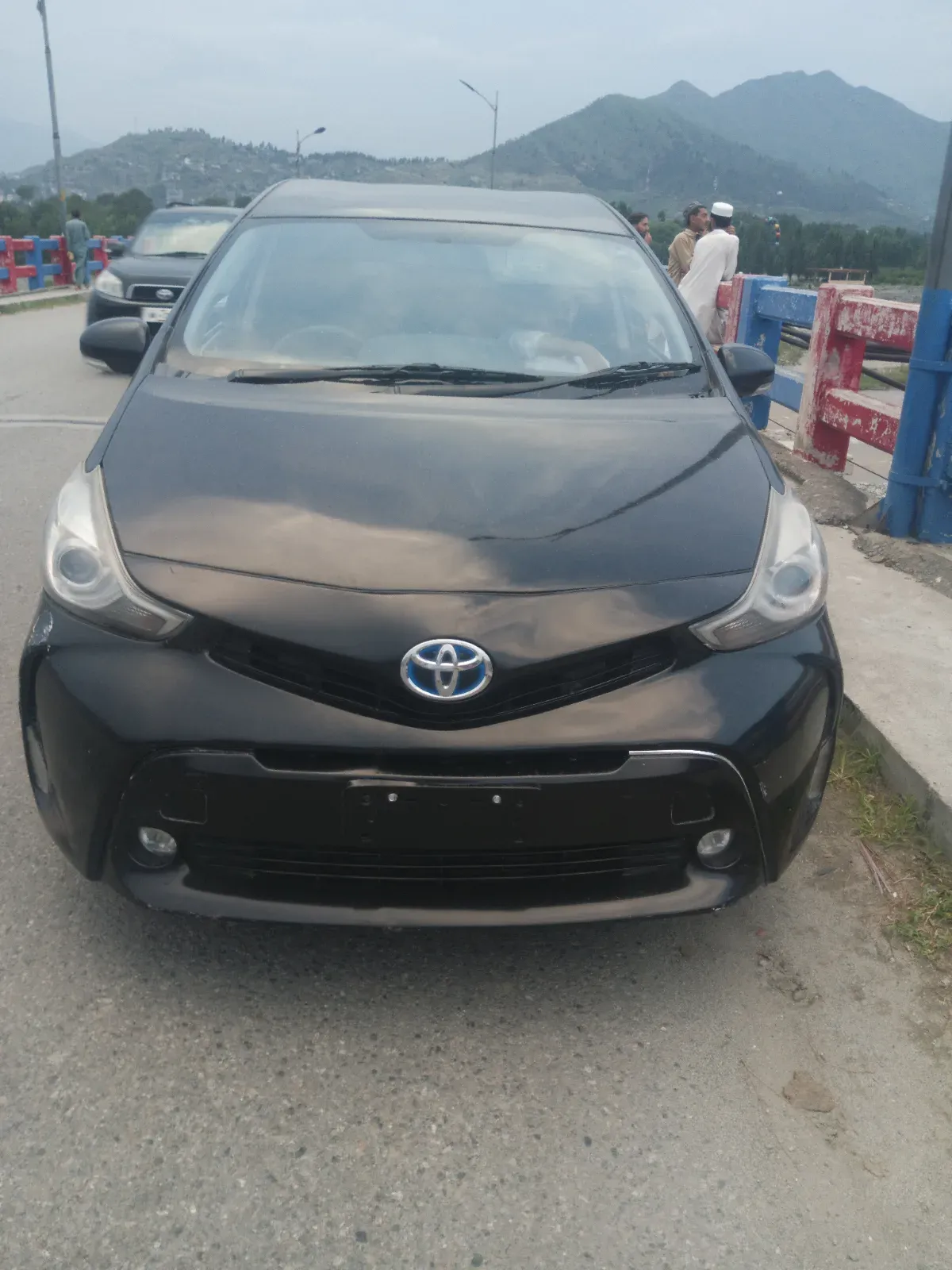 Toyota Prius alpha 7 seater 2016 — photo 1