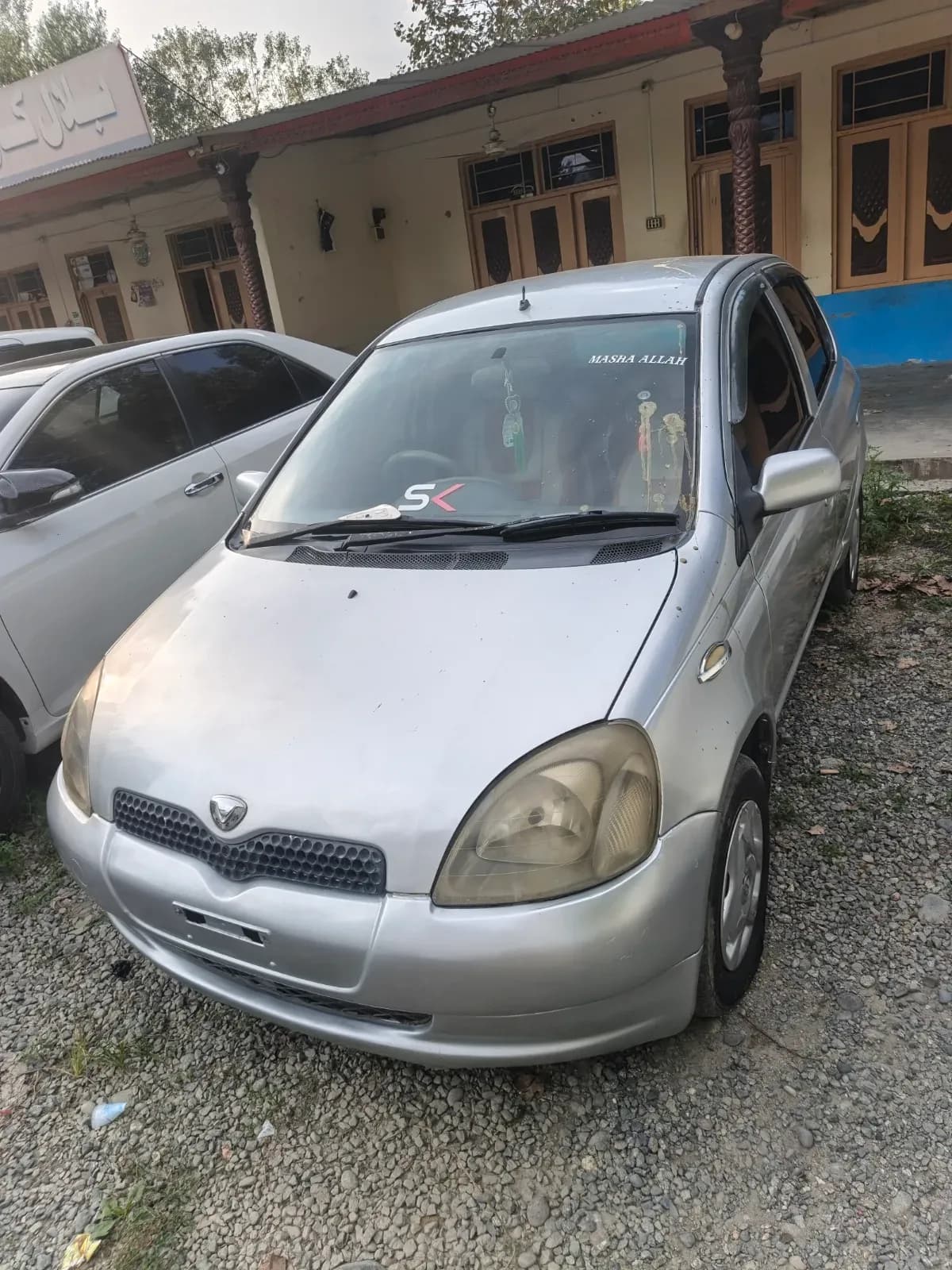 Toyota Vitz 2001 — photo 1