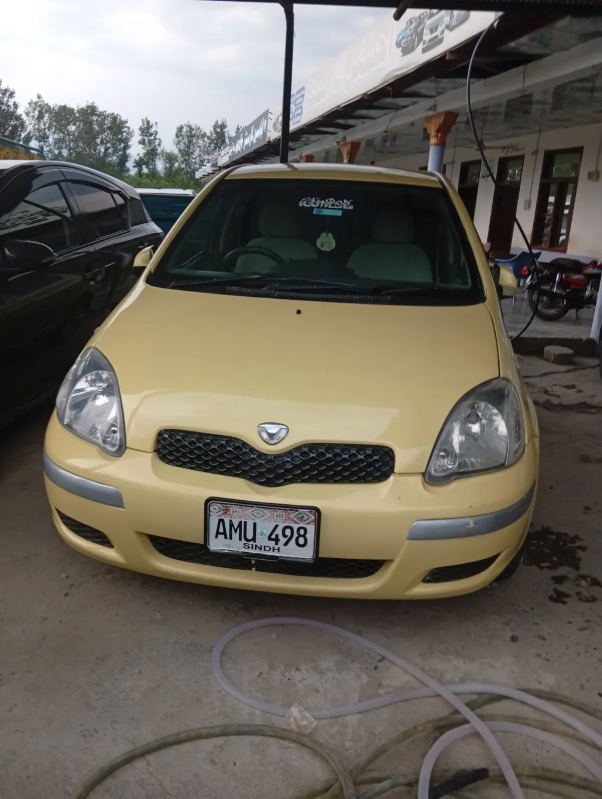 Toyota Vitz 2000 — photo 1