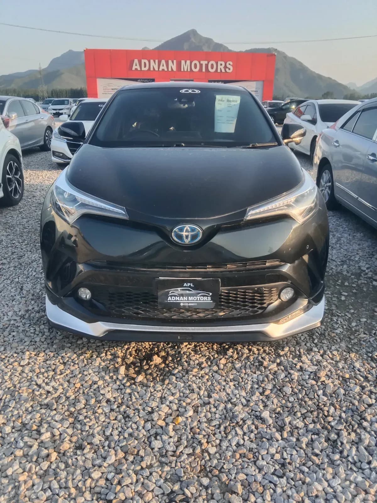 Toyota C-HR 2017 — photo 1