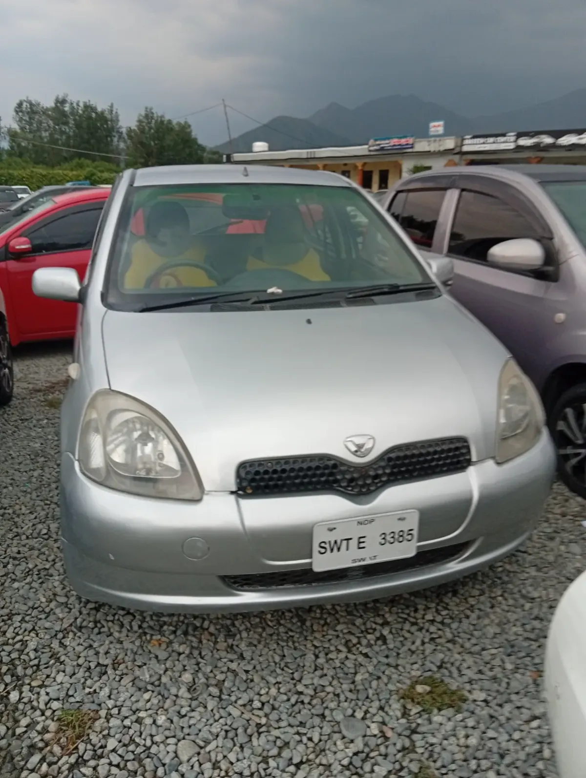 Toyota Vitz 2000 — photo 1